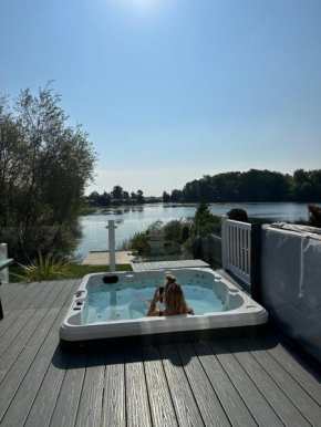 Whispering Waters at Tattershall Lakes